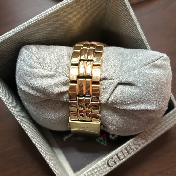 Guess Watch - Picture 3 of 6